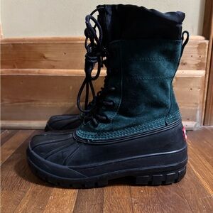Women’s green and black suede waterproof Hunter boots size 8